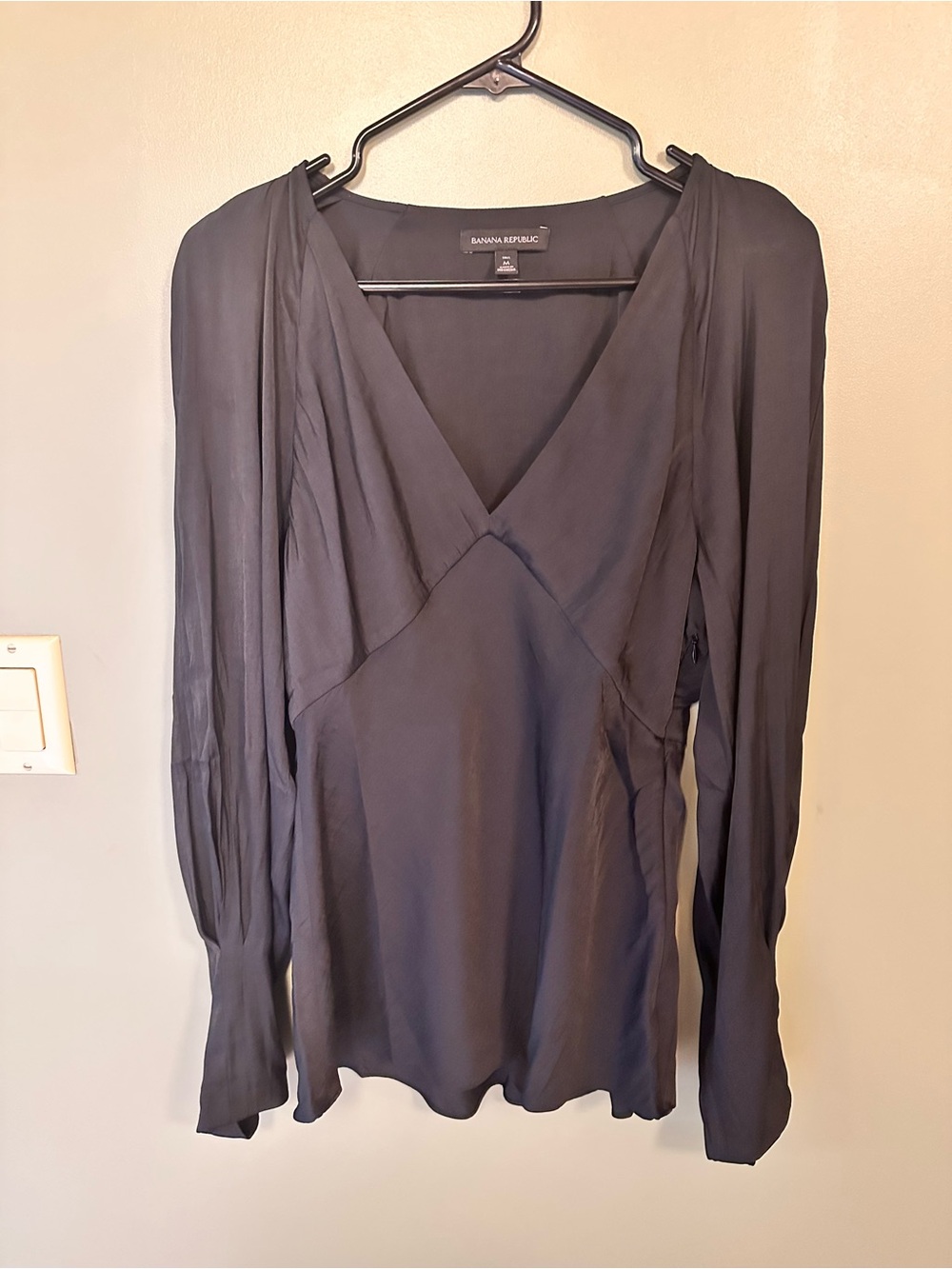 Banana Republic Black V-Neck Long Sleeve Blouse